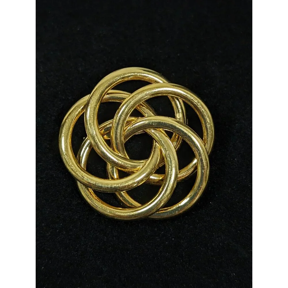 Vintage Napier Gold Tone Open Metal Work Knot Round‎ Pin Brooch